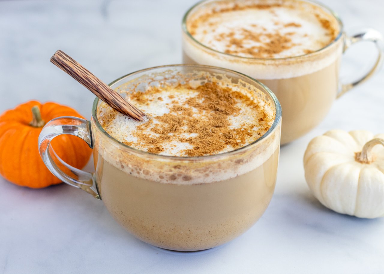 A fall latte with cinnamon dusted on top